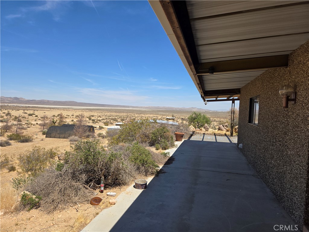 195 Old El Mirage Road Adelanto, CA 92301 - Photo 11 of 37 a view of balcony