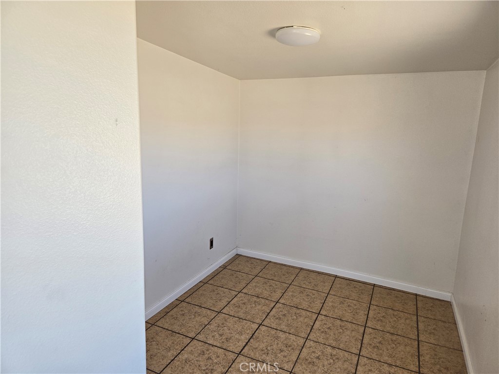 195 Old El Mirage Road Adelanto, CA 92301 - Photo 28 of 37 a view of a room