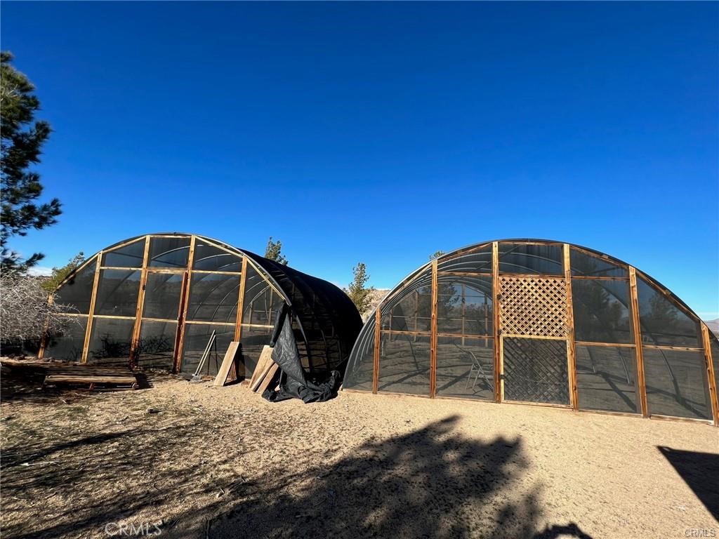 195 Old El Mirage Road Adelanto, CA 92301 - Photo 31 of 37 a view of a backyard