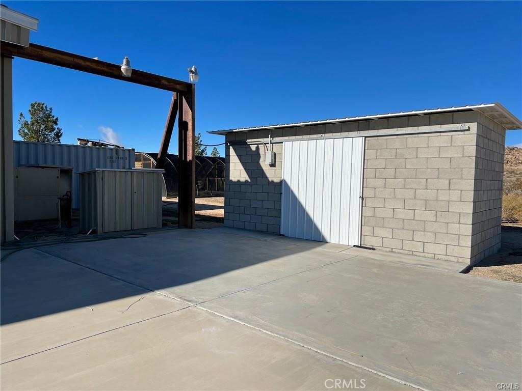 195 Old El Mirage Road Adelanto, CA 92301 - Photo 34 of 37 a view of a house with a stairs