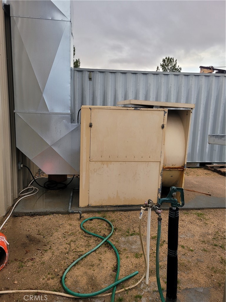 195 Old El Mirage Road Adelanto, CA 92301 - Photo 36 of 37 a view of a room with gym equipment