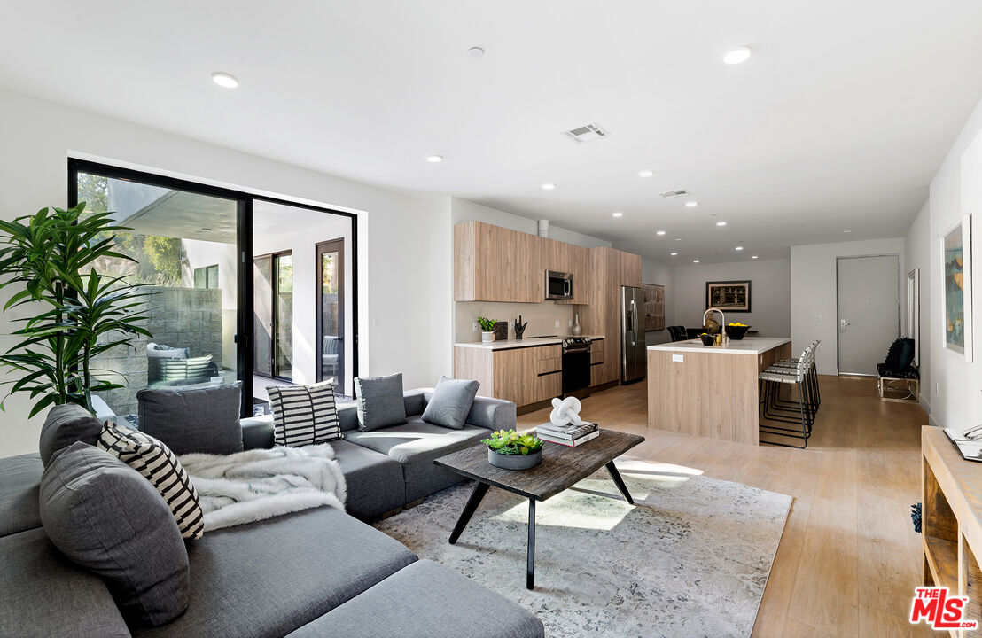 3651 Regal Place, Unit 102 Los Angeles, CA 90068 - Photo 6 of 27