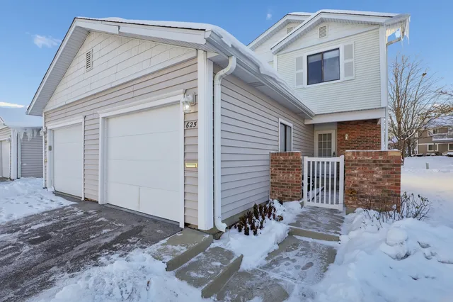 $329,900 | 625 Breakers Point, Schaumburg, IL 60194