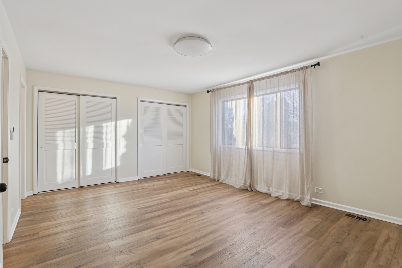 625 Breakers Point Schaumburg, IL 60194 - Photo 15 of 25 a view of an empty room with wooden floor and a window