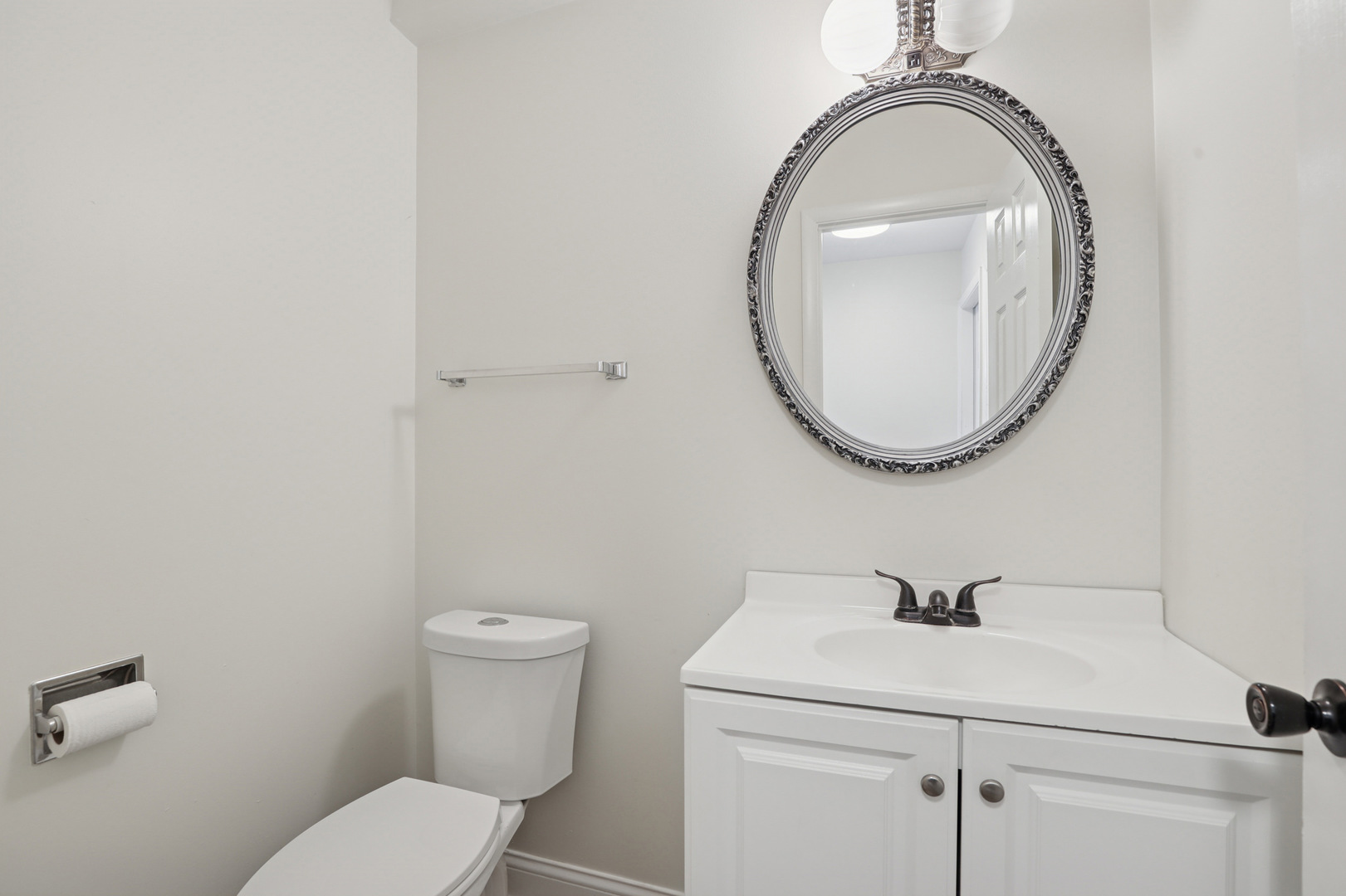 625 Breakers Point Schaumburg, IL 60194 - Photo 19 of 25 a bathroom with a toilet a sink and a mirror