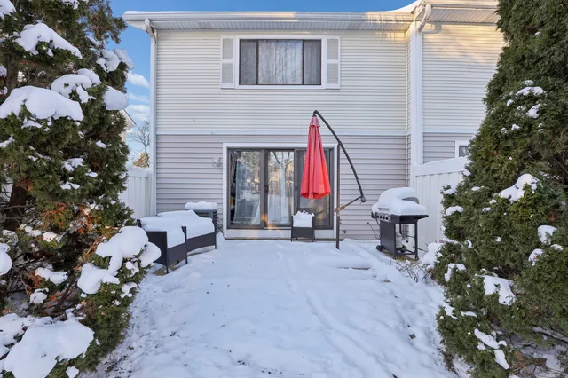 $329,900 | 625 Breakers Point, Schaumburg, IL 60194