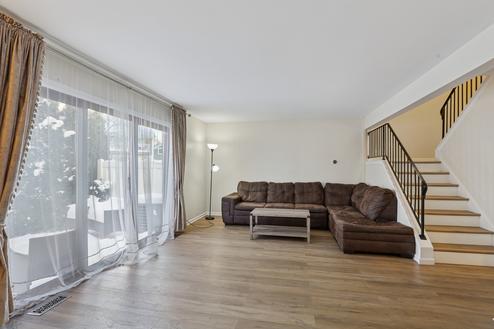 625 Breakers Point Schaumburg, IL 60194 - Photo 3 of 25 a living room with furniture and a couch