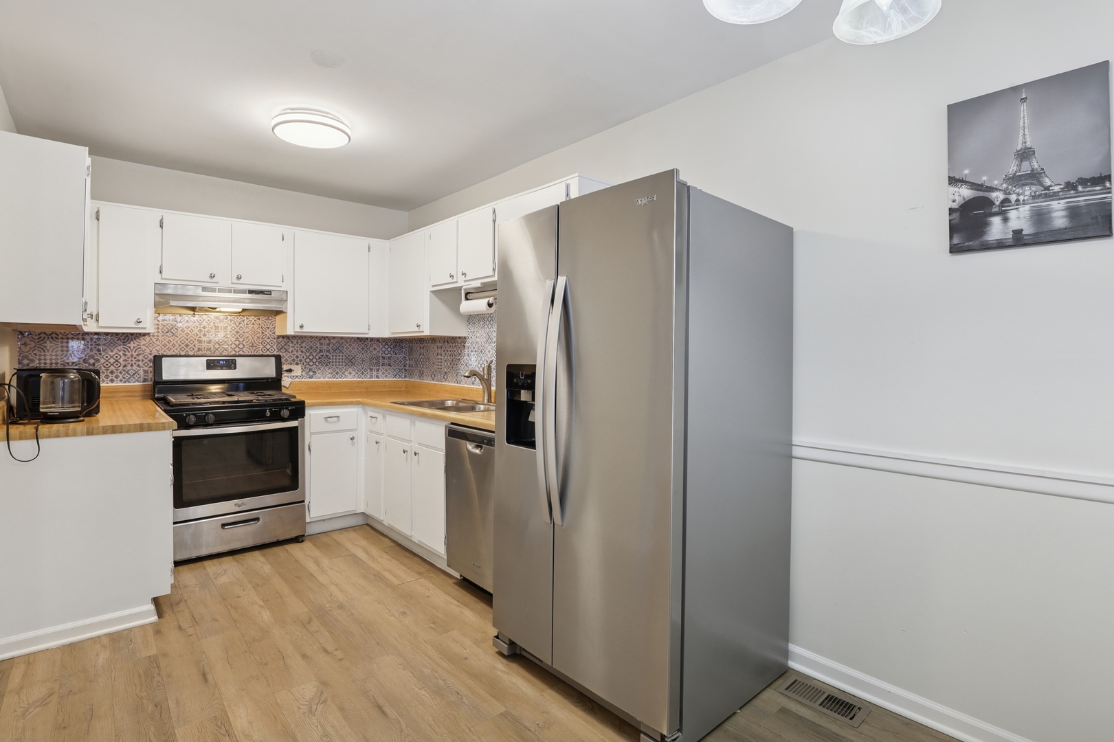 625 Breakers Point Schaumburg, IL 60194 - Photo 7 of 25 a kitchen with a refrigerator stove and white cabinets