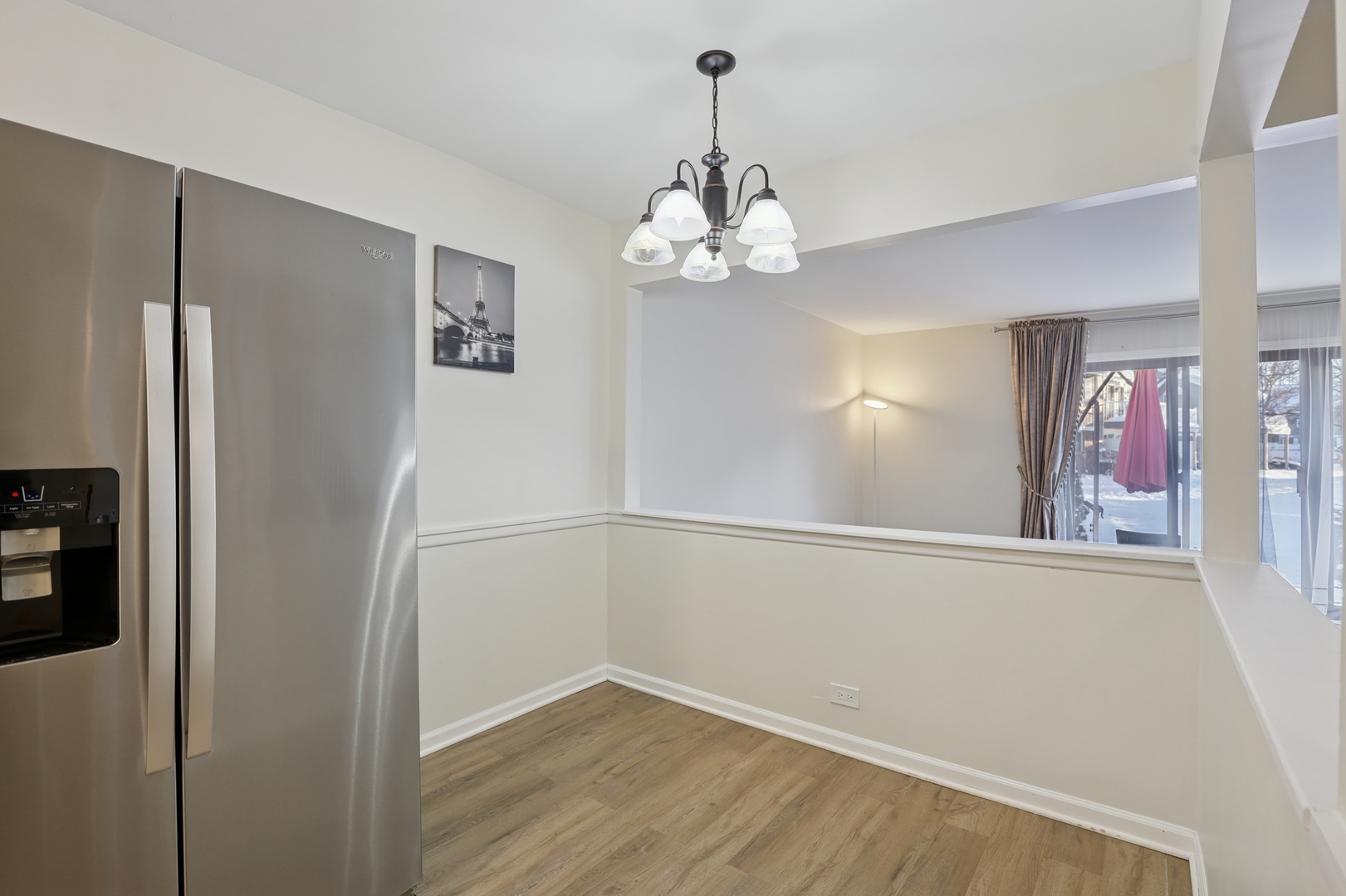 625 Breakers Point Schaumburg, IL 60194 - Photo 8 of 25 a view of a hallway with an empty space
