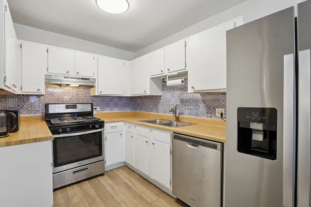 $329,900 | 625 Breakers Point, Schaumburg, IL 60194