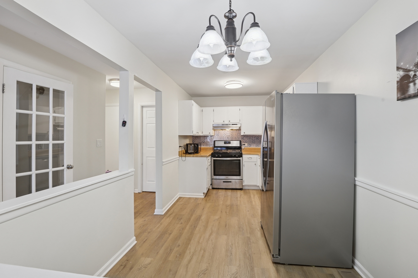 625 Breakers Point Schaumburg, IL 60194 - Photo 10 of 25 a view of a kitchen from the hallway