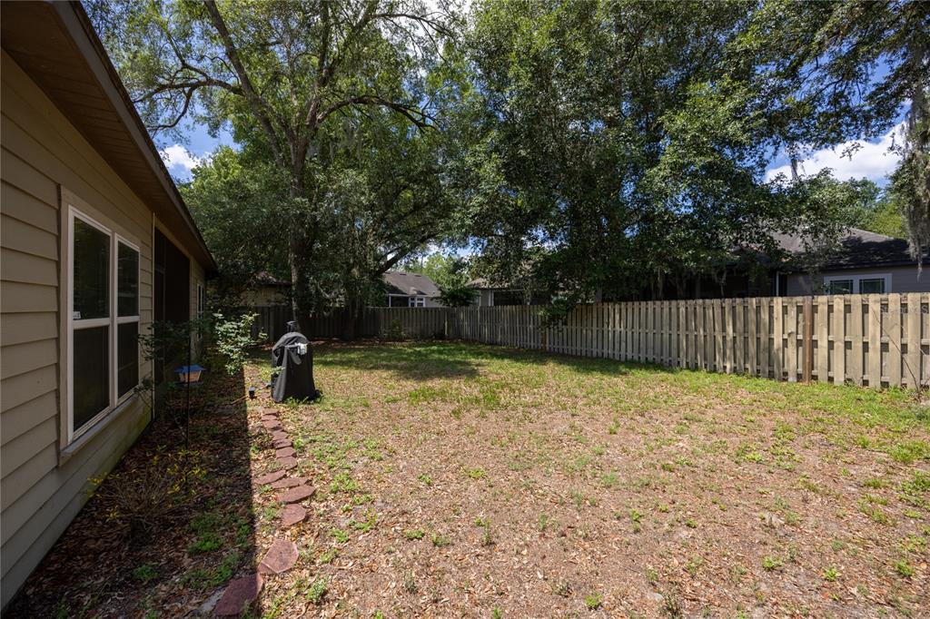 7550 Southwest 81st Way Gainesville, FL 32608 - Photo 27 of 31 a backyard of a house with table and chairs