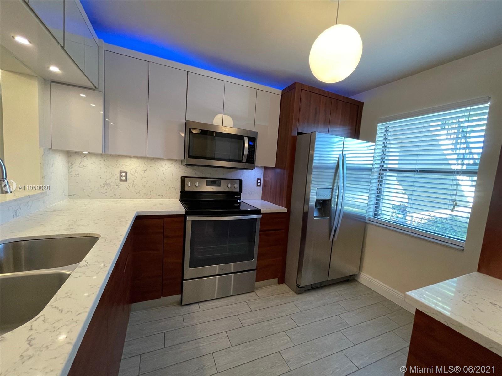 22100 Palms Way, Unit 105 Boca Raton, FL 33433 - Photo 2 of 21