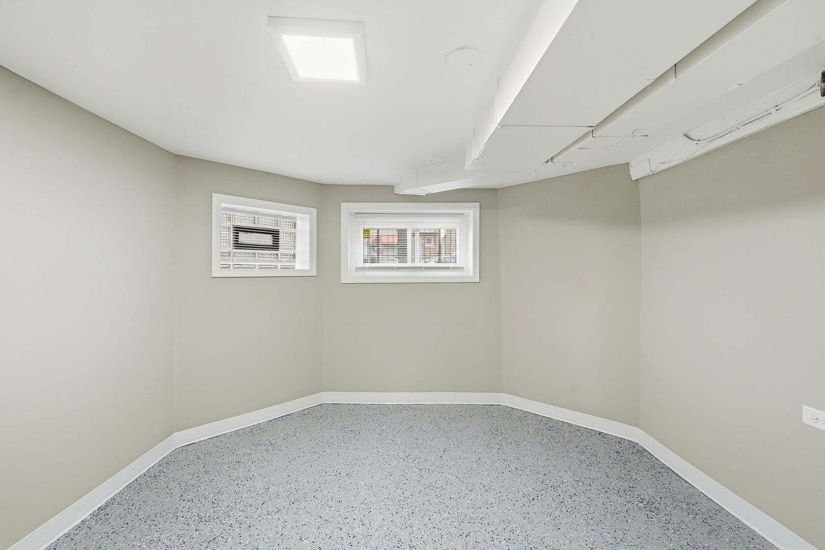 1217 North Harding Avenue Chicago, IL 60651 - Photo 32 of 45 an empty room with a window