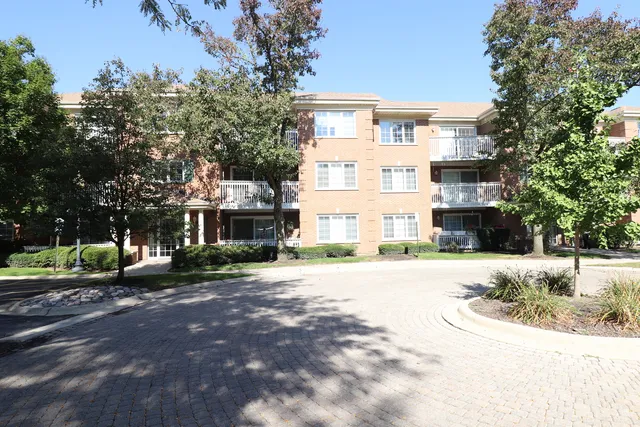 $2,100 | 112 Day Street, Unit 204, Bloomingdale, IL 60108