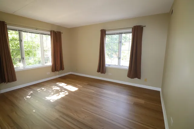 $2,100 | 112 Day Street, Unit 204, Bloomingdale, IL 60108