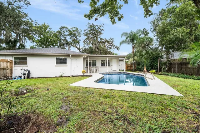 a view of a yard in front of house