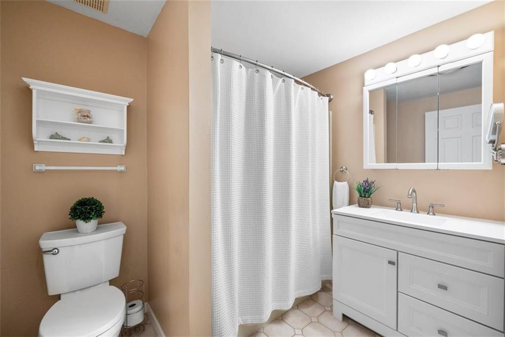 121 Foxglove Road Baden, PA 15005 - Photo 21 of 41 Hallway Full Bath