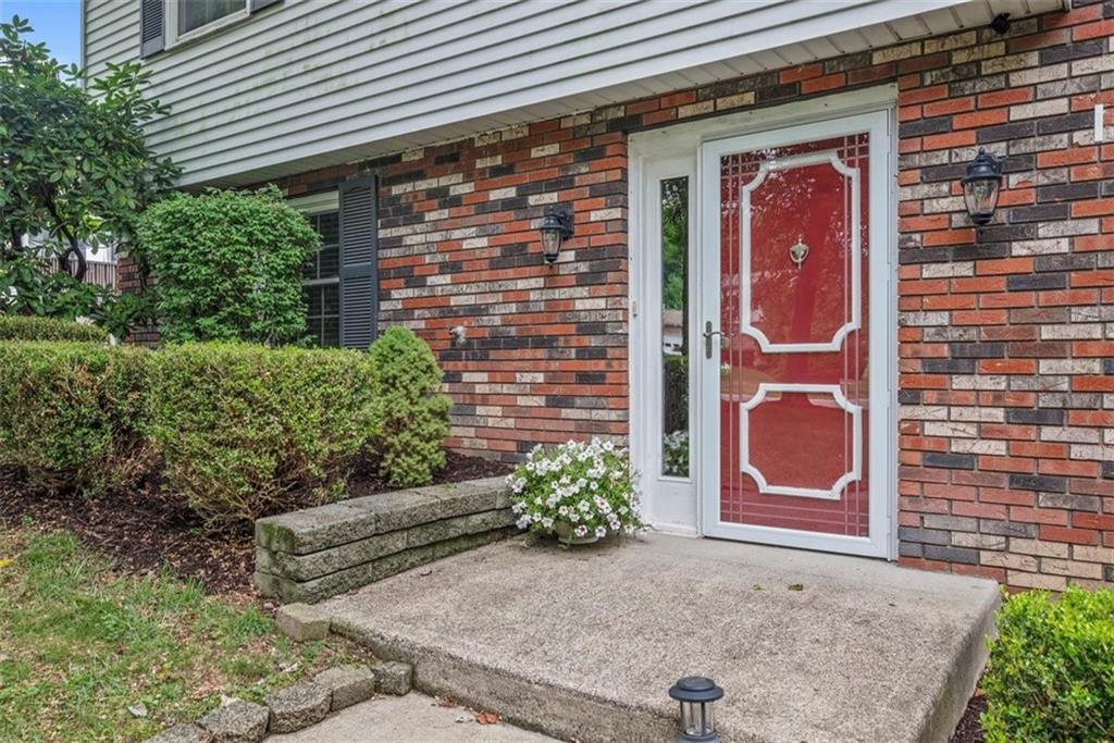 121 Foxglove Road Baden, PA 15005 - Photo 3 of 41