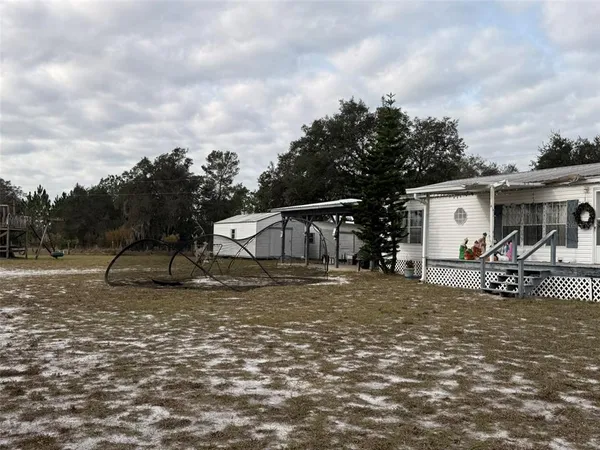 a view of a house with backyard