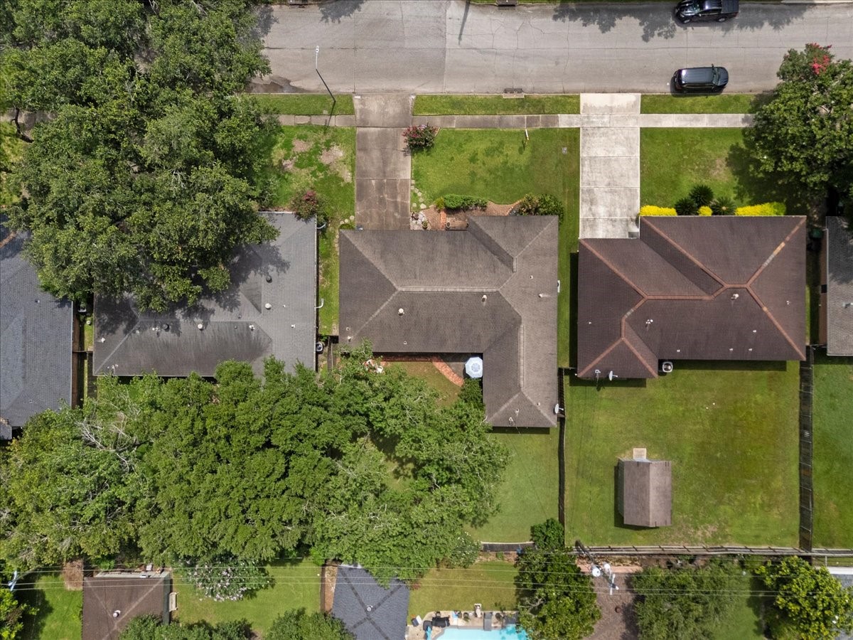 11518 Mullins Drive Houston, TX 77035 - Photo 3 of 31
