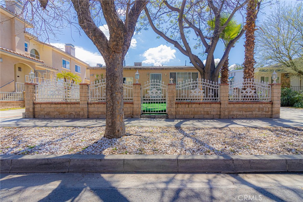 252 West Tujunga Ave  