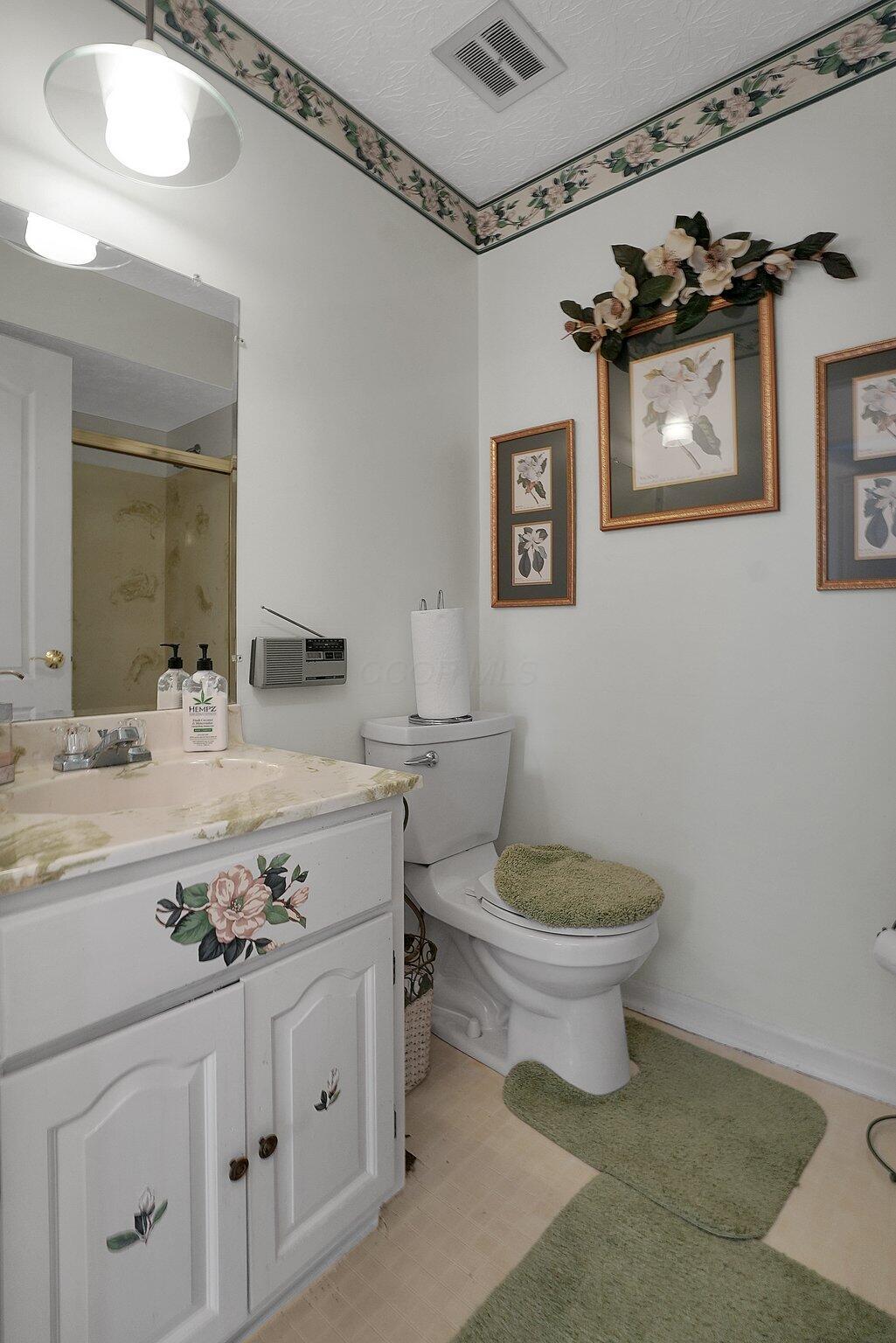 138 South Spring Road Westerville, OH 43081 - Photo 21 of 42 Full Bath