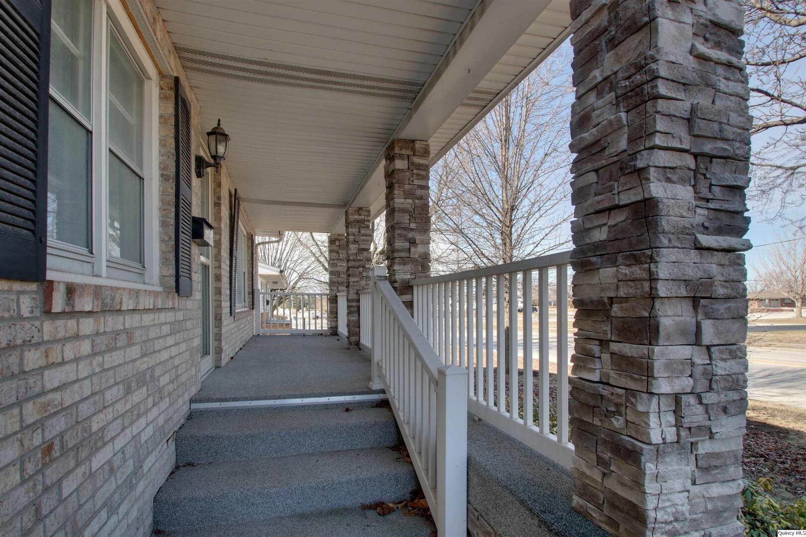 3608 Columbus Road Quincy, IL 62305 - Photo 4 of 17 a view of entryway with a front door