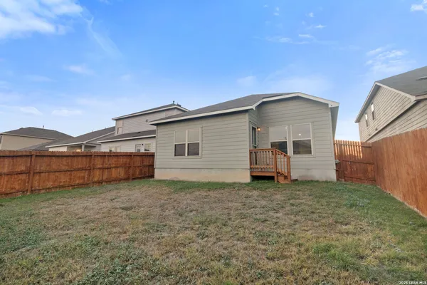 $1,595 | 5526 Daniel Way, St. Hedwig, TX 78152