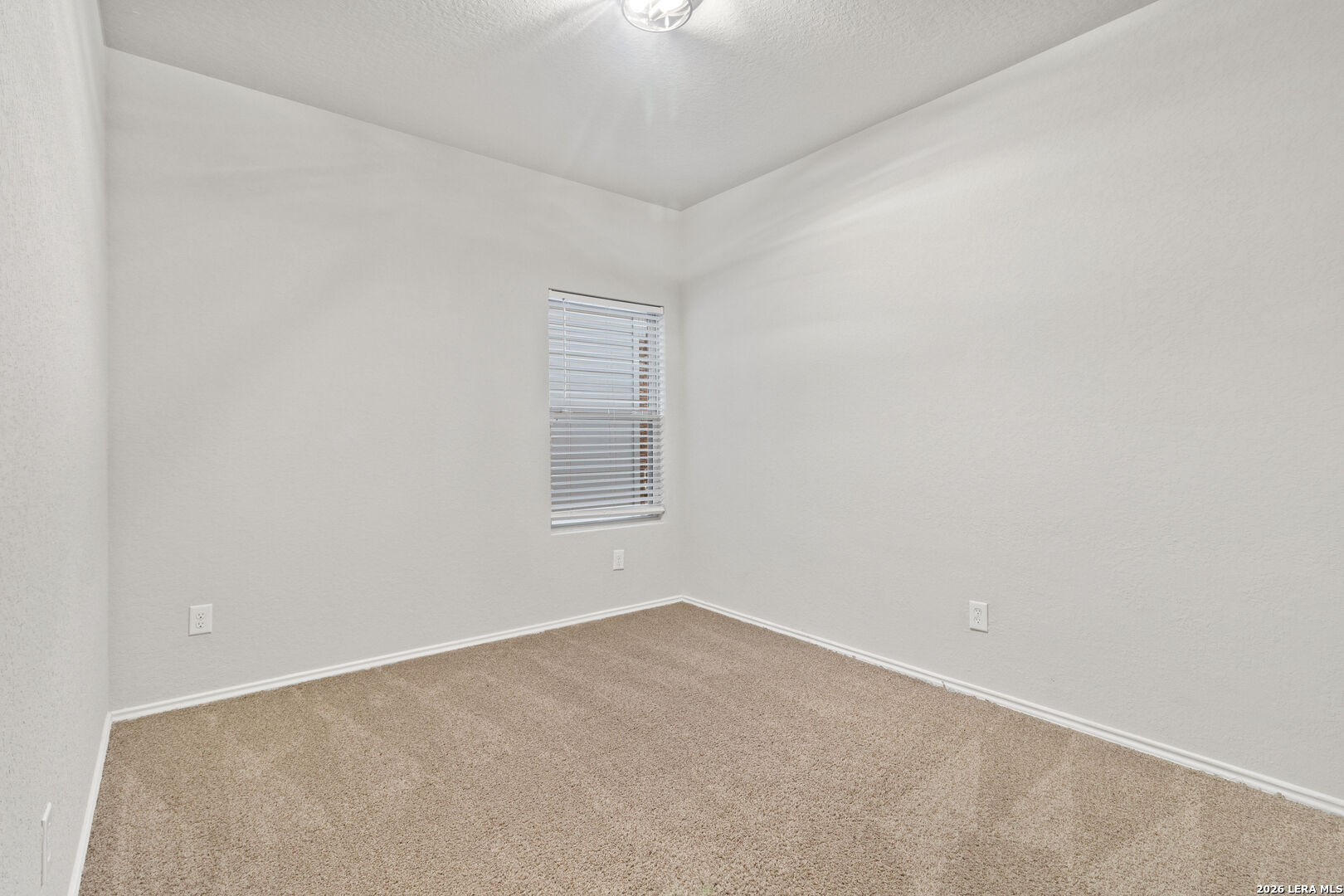 5526 Daniel Way St. Hedwig, TX 78152 - Photo 4 of 13