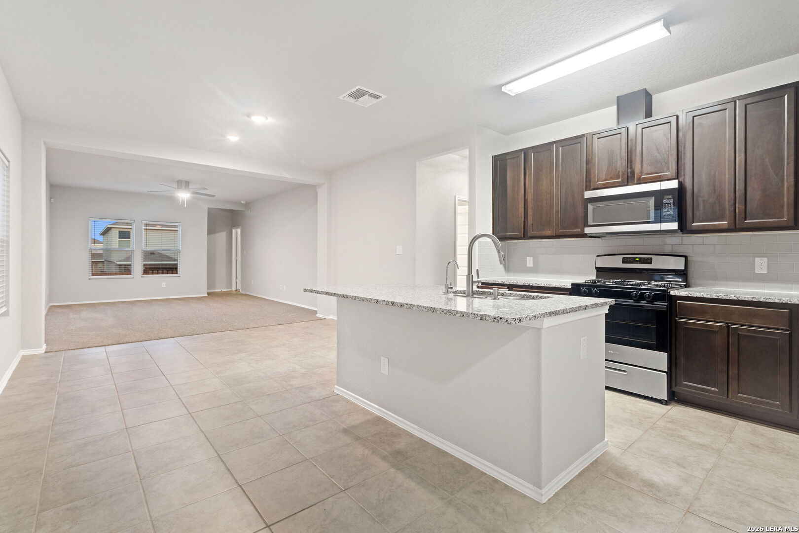 5526 Daniel Way St. Hedwig, TX 78152 - Photo 5 of 13