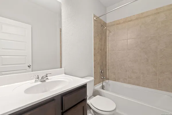 $1,595 | 5526 Daniel Way, St. Hedwig, TX 78152