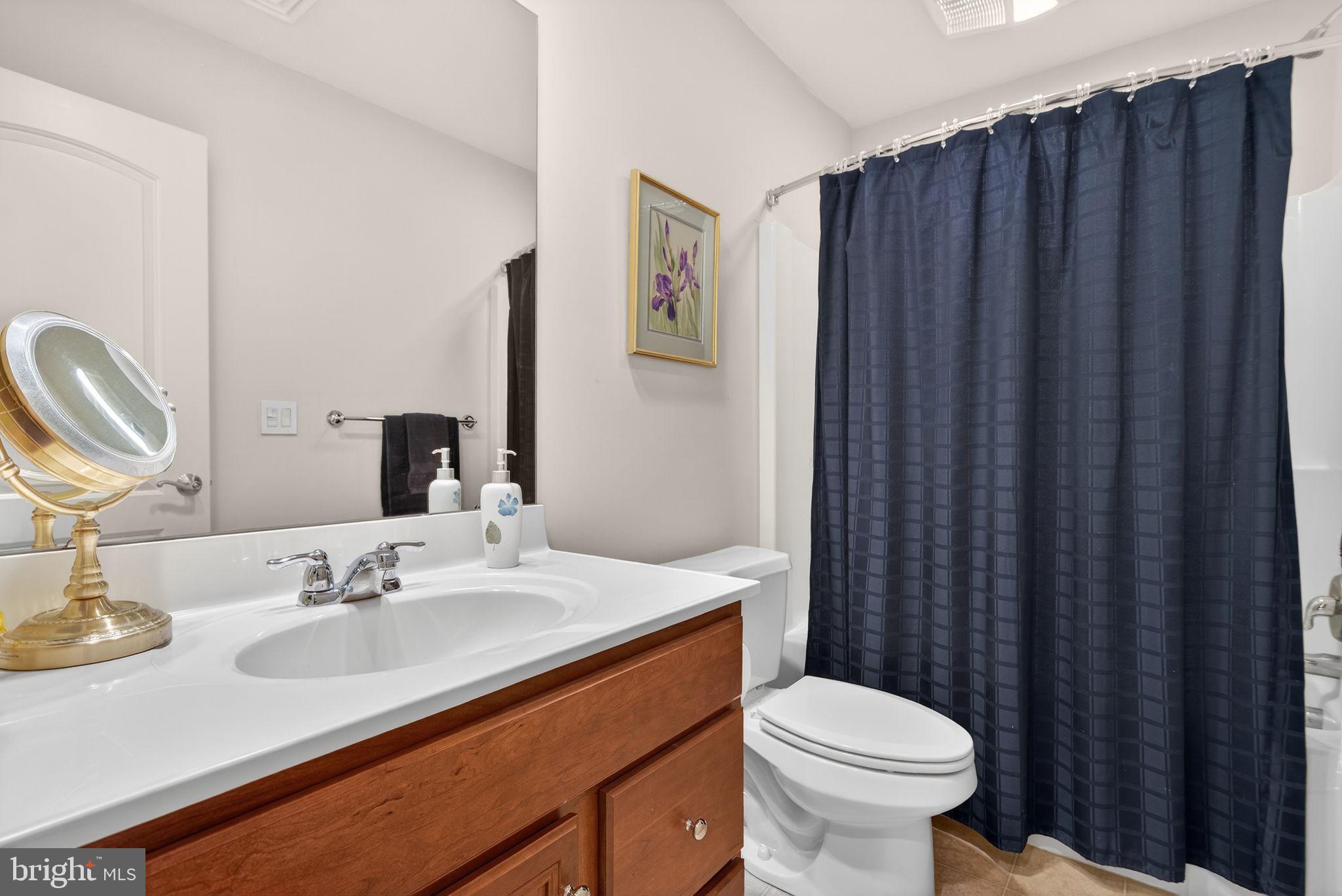 2816 Mimosa Lane Lancaster, PA 17601 - Photo 33 of 51 2nd level full bath - tub/shower