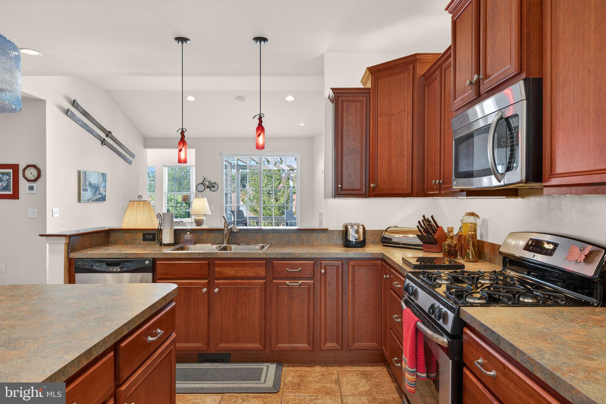 2816 Mimosa Lane Lancaster, PA 17601 - Photo 10 of 51 Granite counters, Pendant Lighting