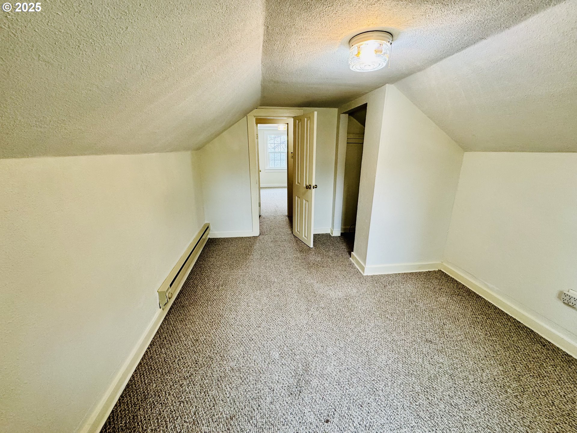 1522 B Street Springfield, OR 97477 - Photo 16 of 22 an empty room with windows