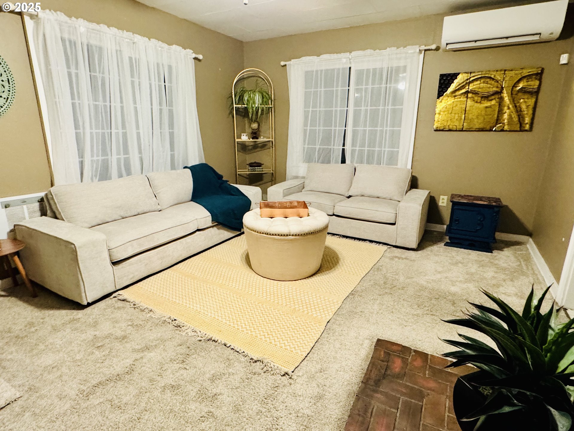 1522 B Street Springfield, OR 97477 - Photo 2 of 22 a living room with furniture and a large window