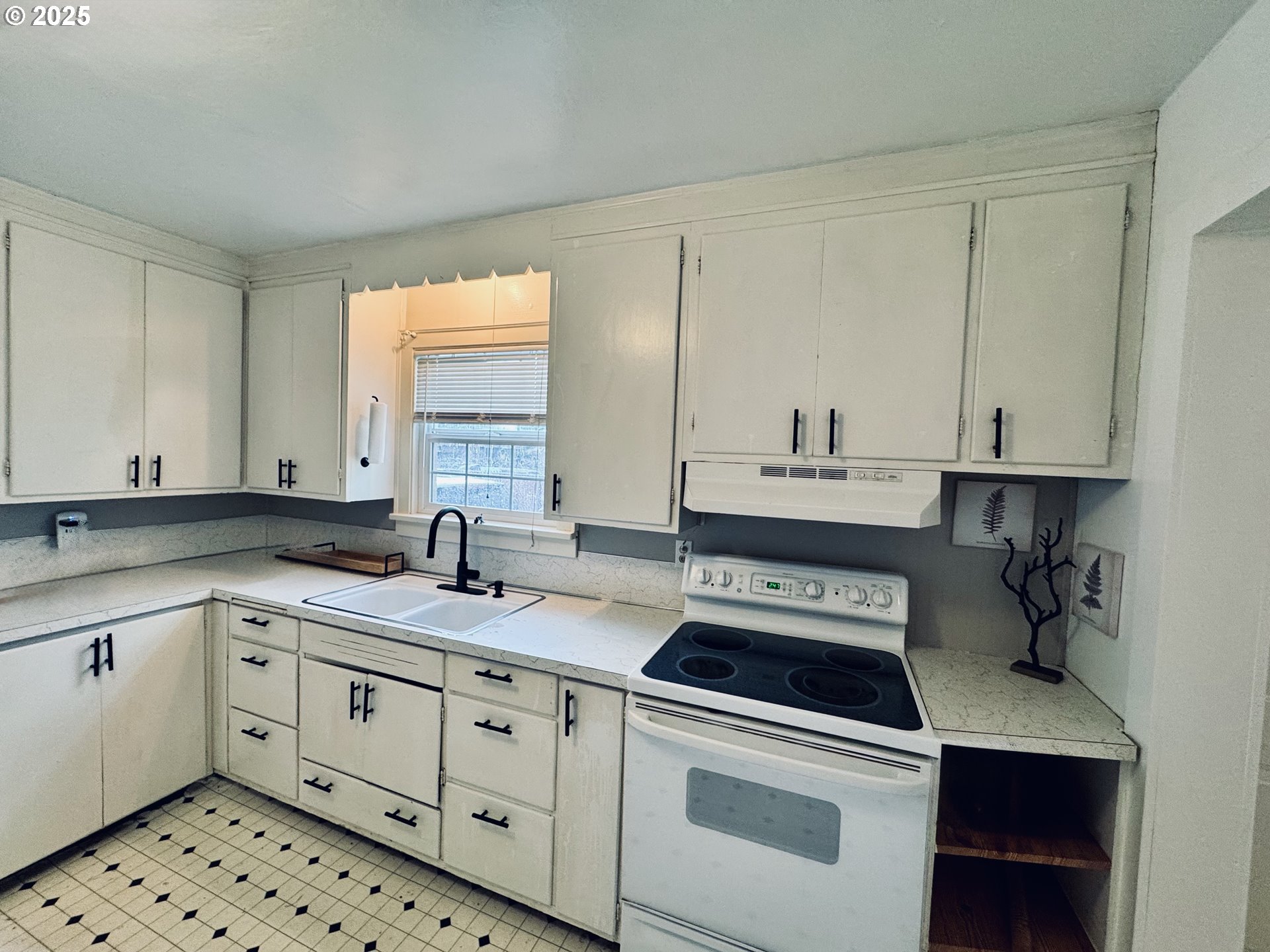 1522 B Street Springfield, OR 97477 - Photo 6 of 22 a kitchen with appliances cabinets and a sink