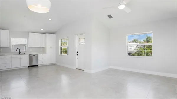 $2,850 | 27302 Dortch Avenue, Bonita Springs, FL 34135