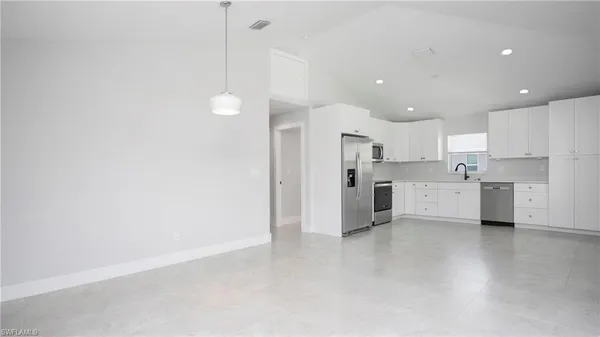 $2,850 | 27302 Dortch Avenue, Bonita Springs, FL 34135