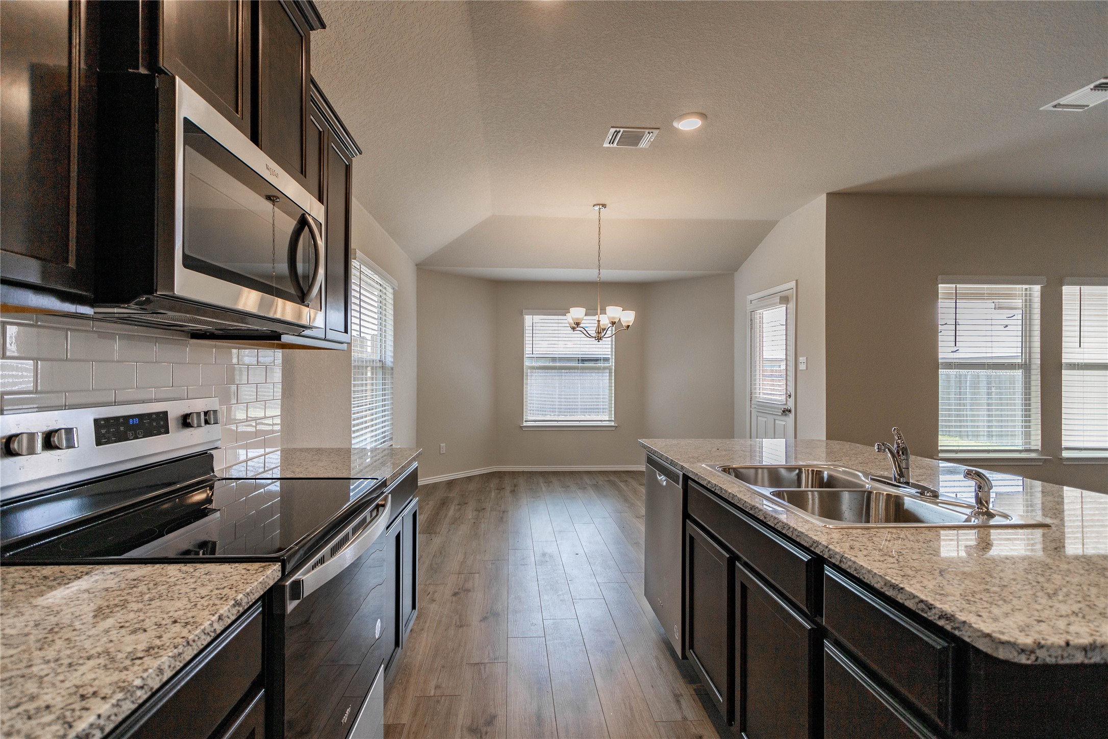 190 Beth Ann Loop Taylor, TX 76574 - Photo 4 of 34