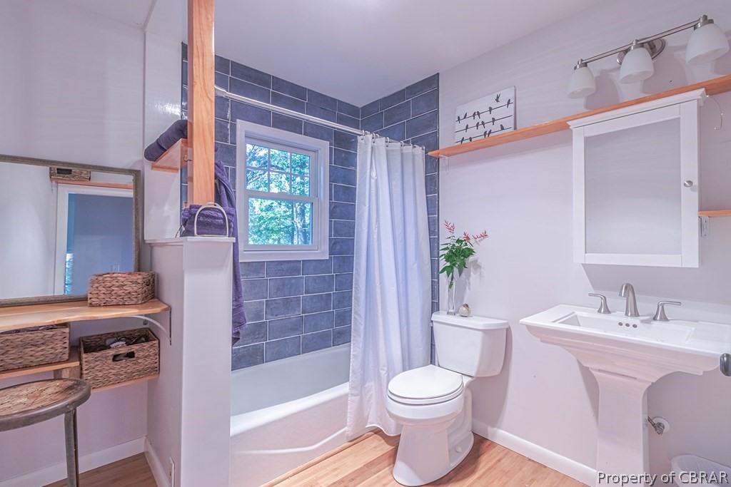 20 Flagstaff Road Lancaster, VA 22503 - Photo 10 of 49 1st floor bath-charming details with cast iron porcelain soaking tub and custom Italian tile.