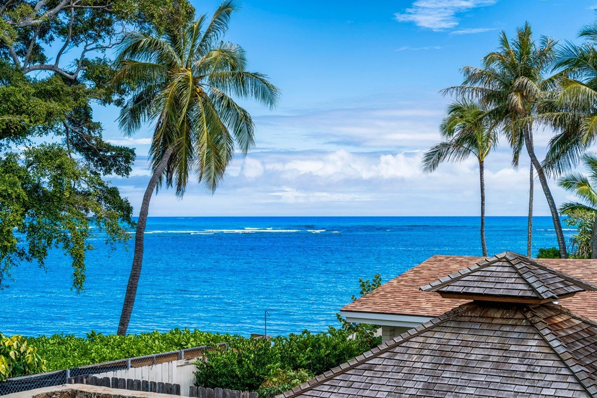 352 Wailupe Circle Honolulu, HI 96821 - Photo 3 of 22