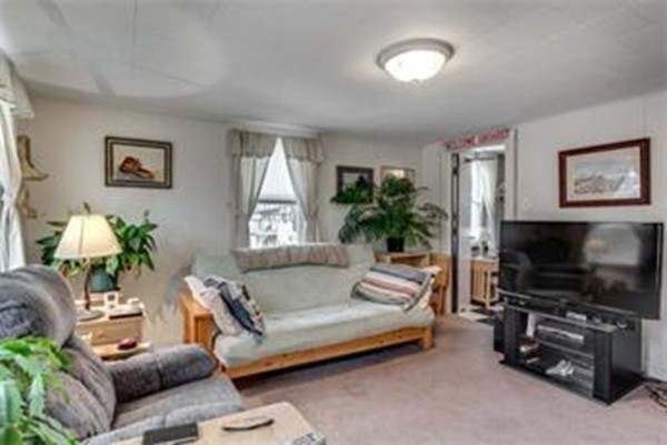 11 Spring Street Gloucester, MA 01930 - Photo 8 of 16 Gallery Image 8