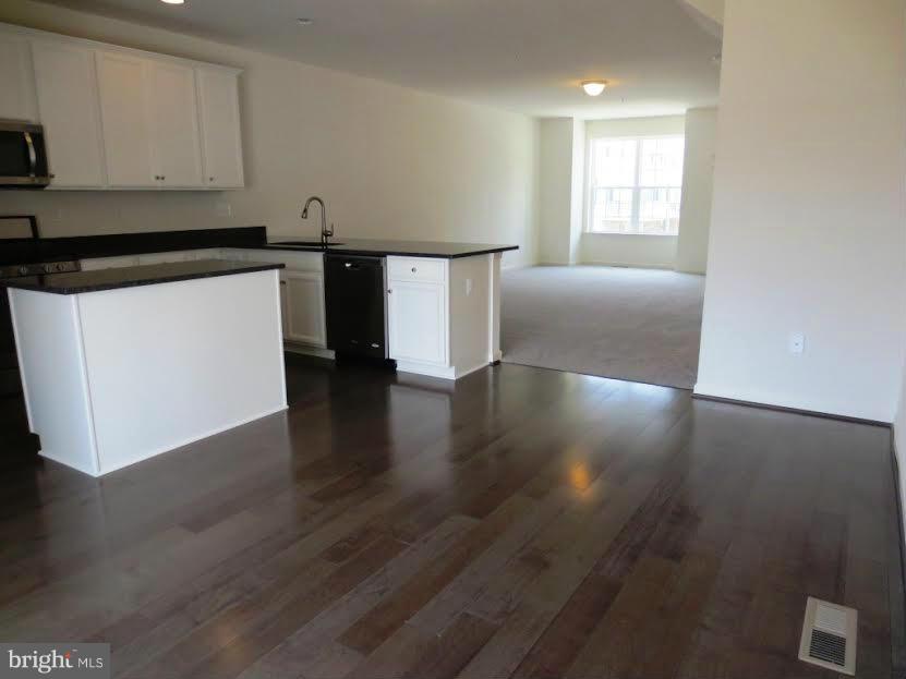 903 Ramble Run Road Baltimore, MD 21220 - Photo 10 of 26 Kitchen
