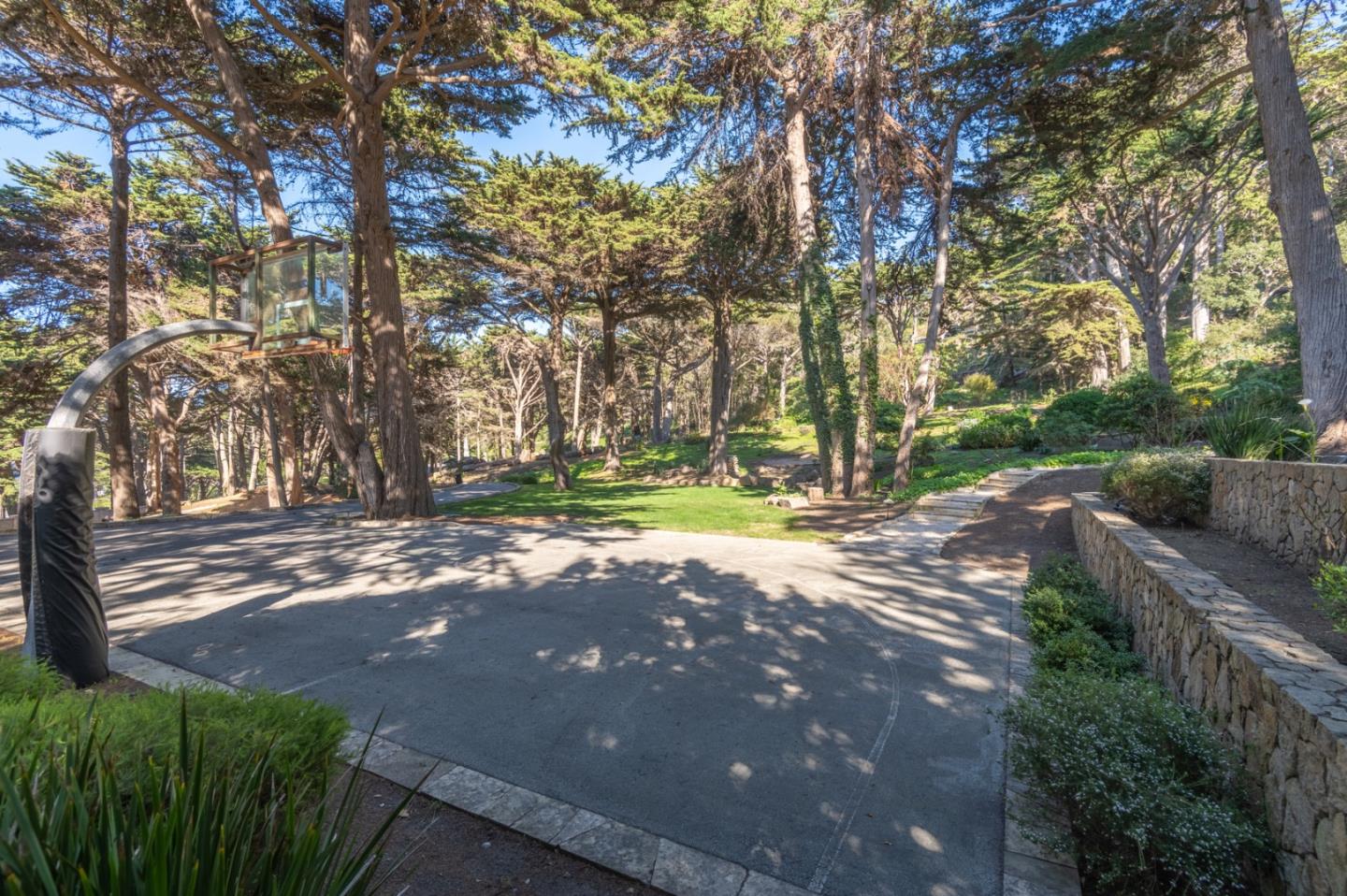 176 Spindrift Road Carmel, CA 93923 - Photo 31 of 36 Gallery Image 31
