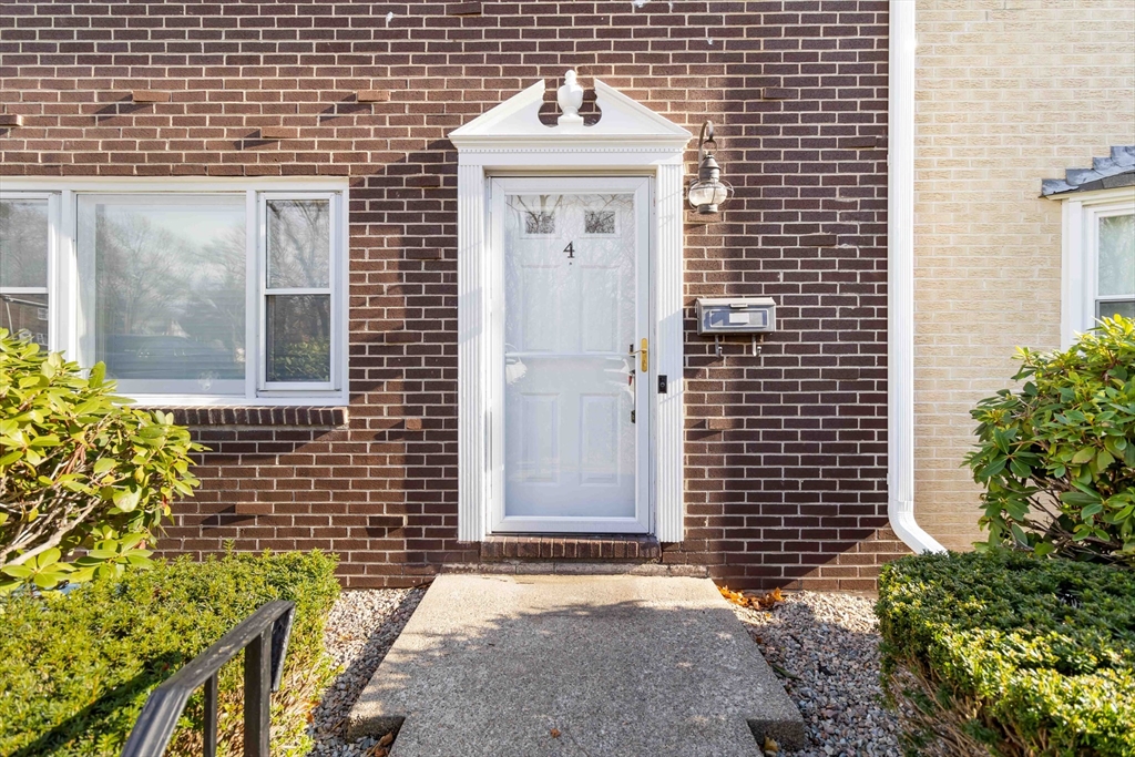 55 Tinson Road, Unit 4 Quincy, MA 02169 - Photo 3 of 39 Gallery Image 3
