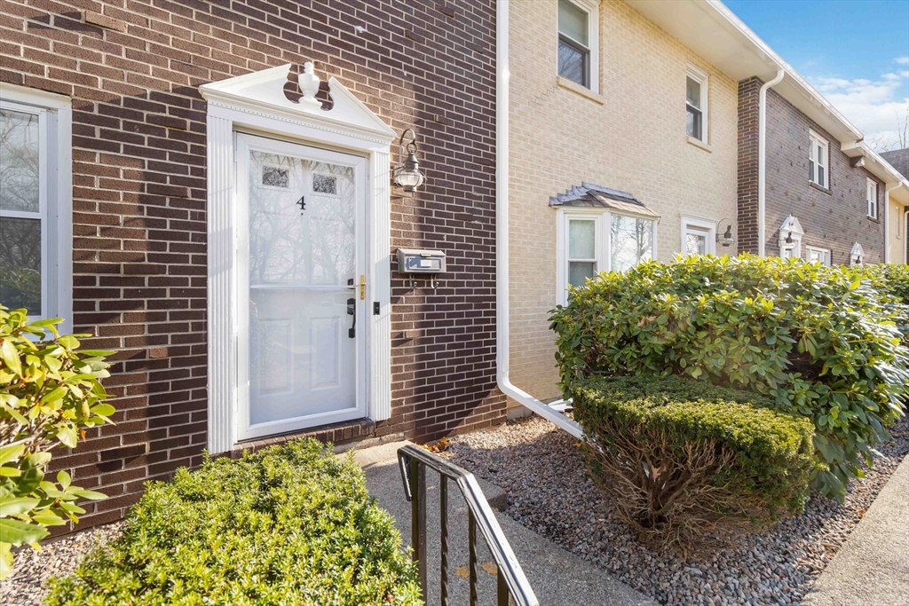 55 Tinson Road, Unit 4 Quincy, MA 02169 - Photo 4 of 39 Gallery Image 4