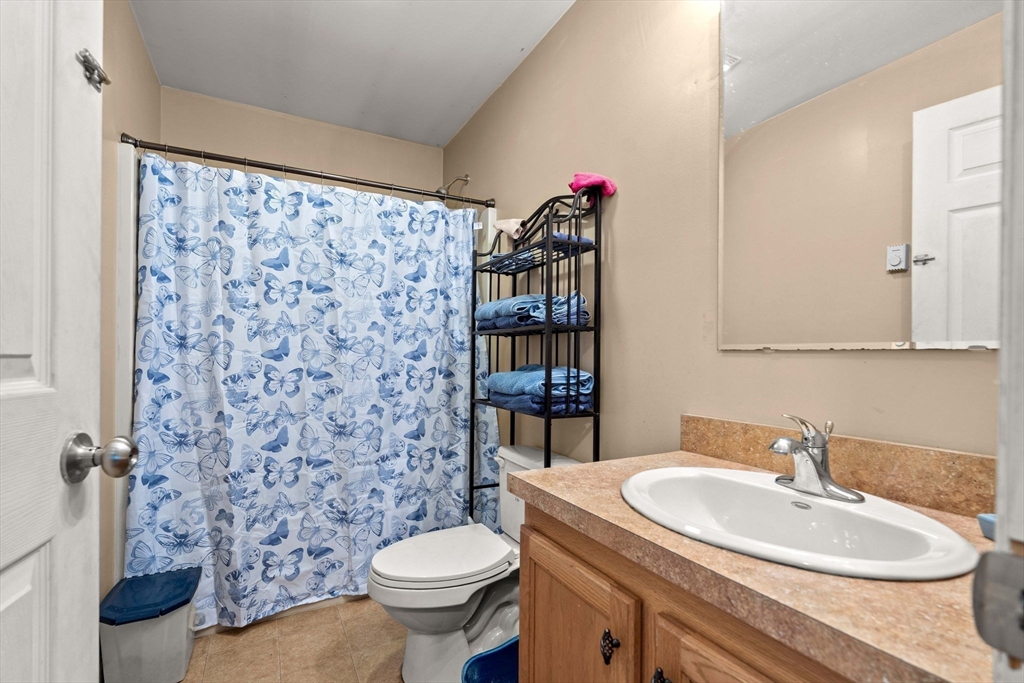 25 R Beacon Street Amesbury, MA 01913 - Photo 8 of 42