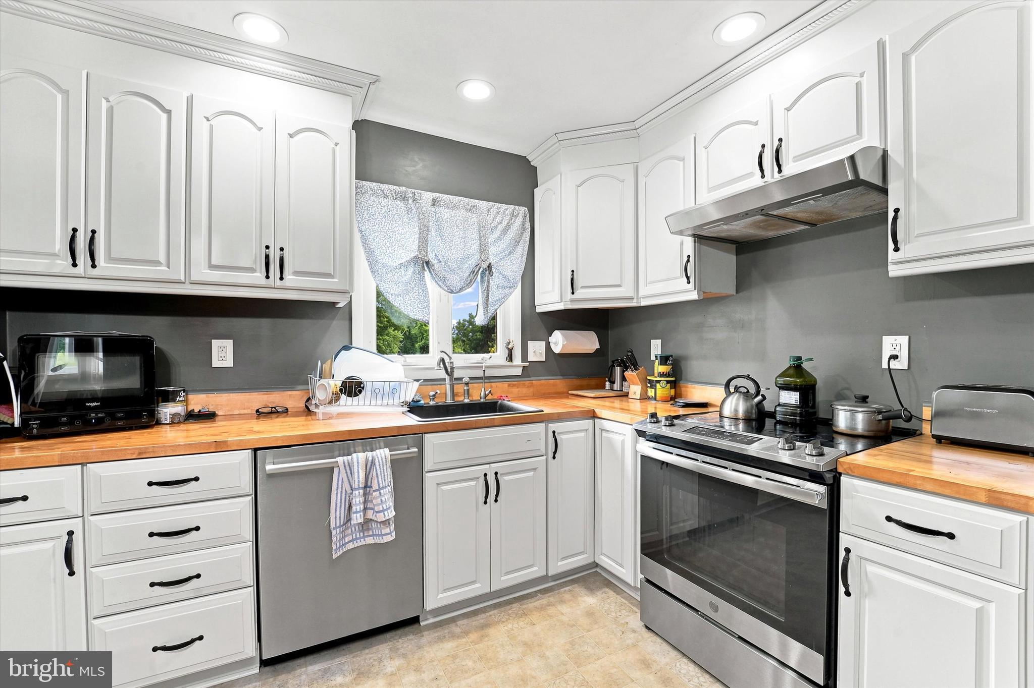190 Twining Ford Road Richboro, PA 18954 - Photo 6 of 39 eat in kitchen