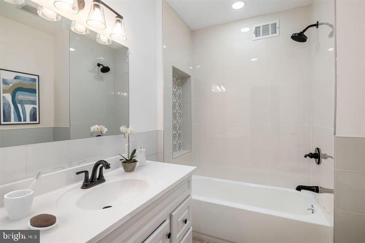 921 South Alden Street Philadelphia, PA 19143 - Photo 18 of 28 a bathroom with a tub sink and mirror